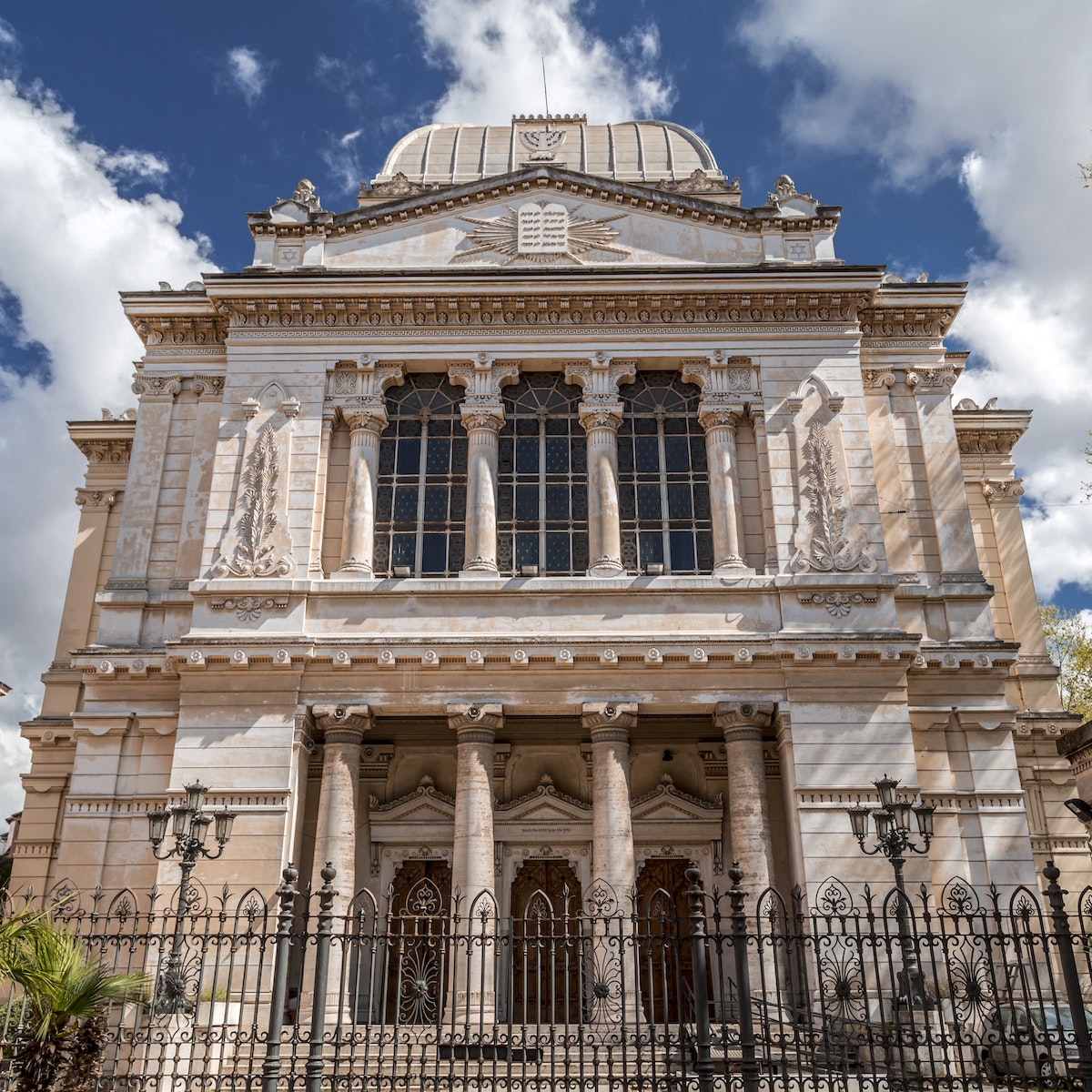 Rome, Italy - April 7, 2019: Tempio Maggiore or The Great Synagogue is the largest synagogue in Rome and one of the greatest in Europe. Located in the old Jewish Ghetto.
1172187631
tempio maggiore di roma, great synagogue of rome