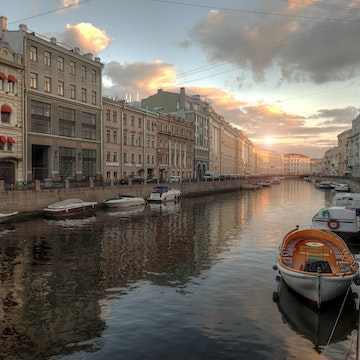 canals of St. Petersburg ..